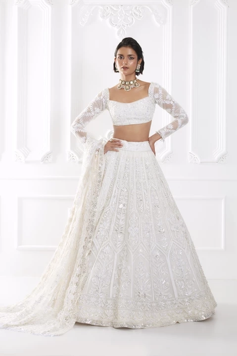 Brides, Sara Ali Khan's regal maroon and gold Manish Malhotra lehenga is  perfect for your reception | VOGUE India