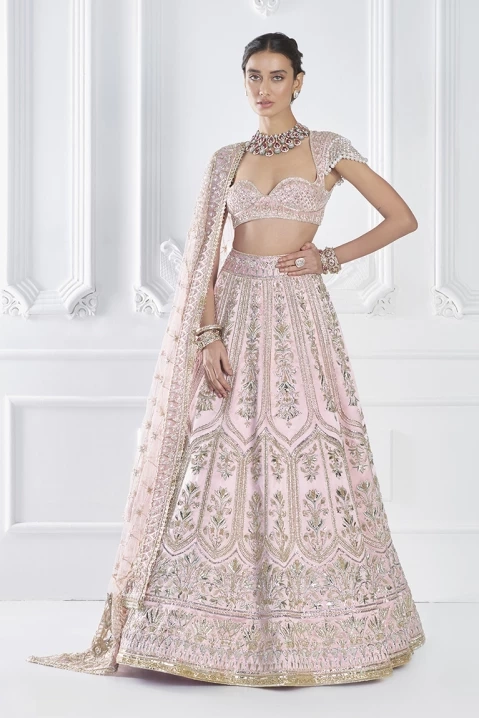 In pics: Kriti Sanon looks ethereal in exquisite Manish Malhotra bridal wear  | News | Zee News