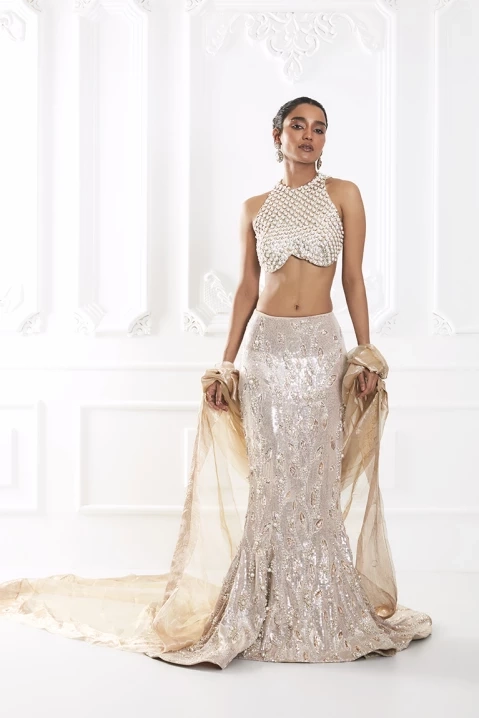 New Manish Malhotra Bridal Looks | Indian wedding outfits, Indian  bridesmaid dresses, Indian dresses traditional
