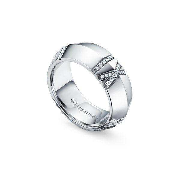 X Closed Wide Ring in White Gold with Diamonds, 7.5 mm Wide