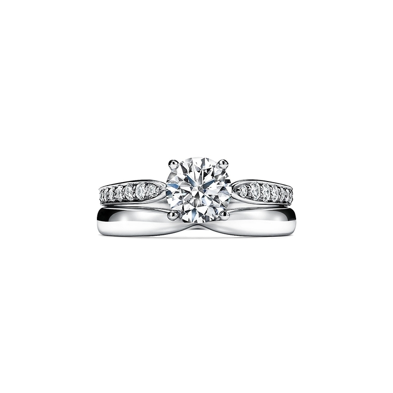 Lavish Diamond Ring With Engraving |