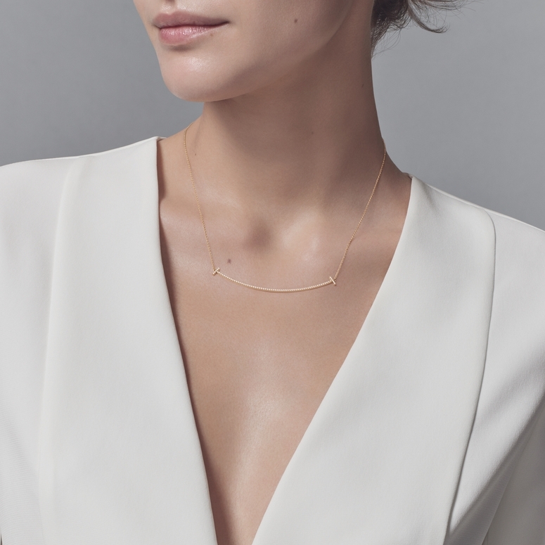 Tiffany T medium smile pendant in 18k rose gold with diamonds. | Tiffany &  Co.