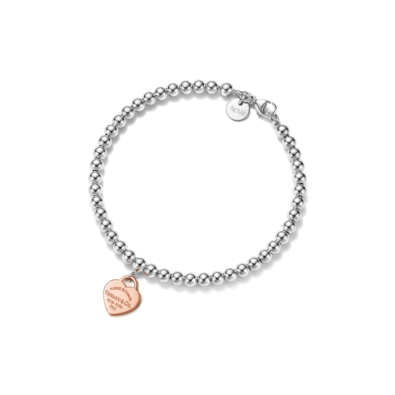 Return to Tiffany™ Medium heart tag in sterling silver on a toggle bracelet  8