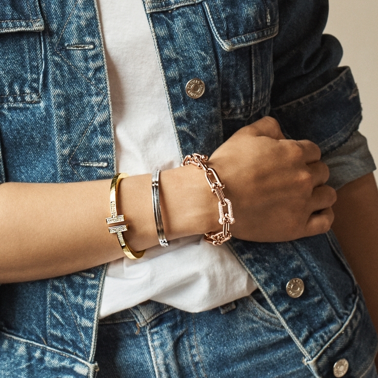 Tiffany & Co. heart charm tag bracelet | Womens jewelry bracelets, Heart  charm, Tiffany bracelets