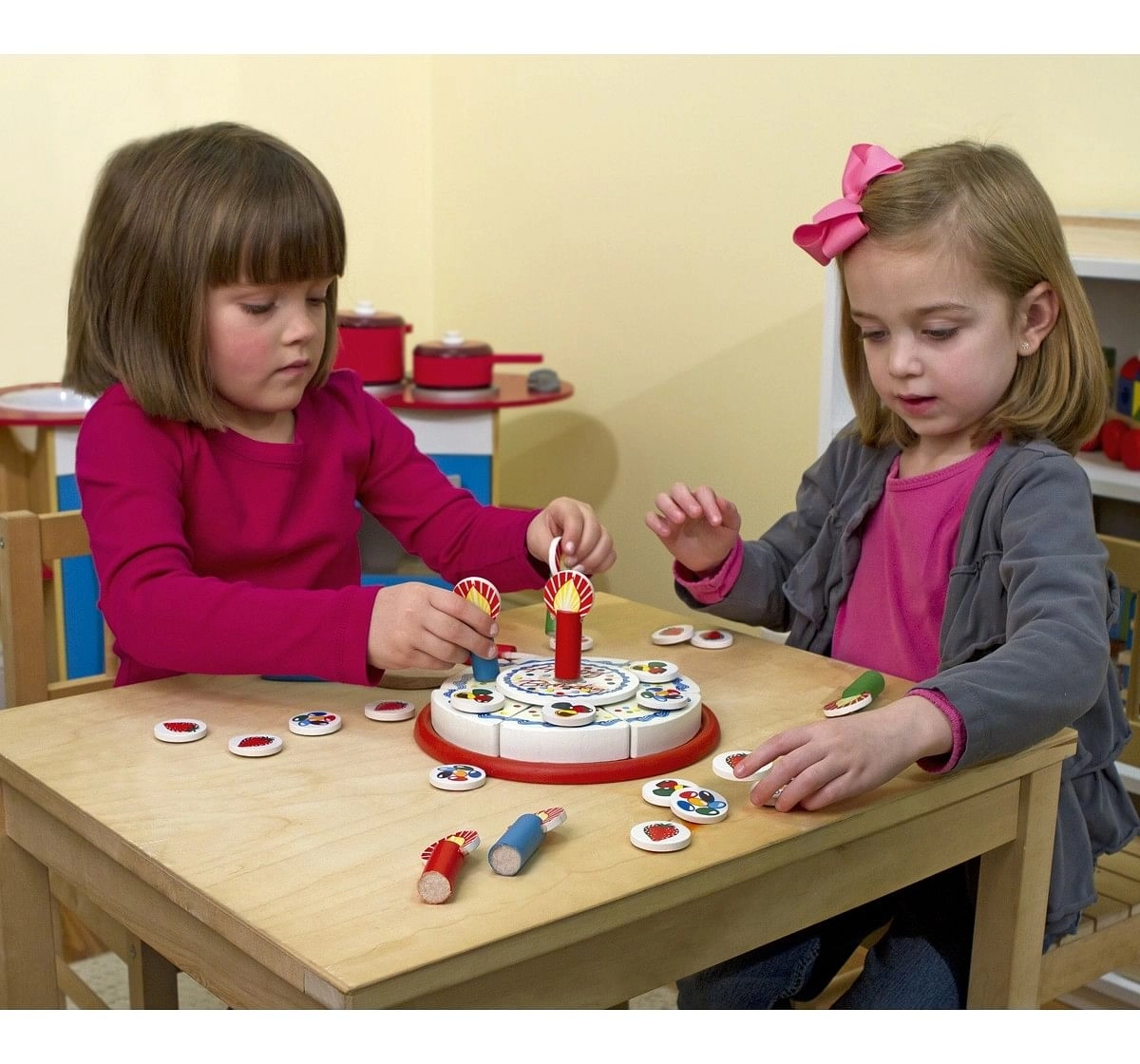 Melissa & Doug : Wooden Birthday Cake Toileteries and Makeup for Kids age 3Y+ 