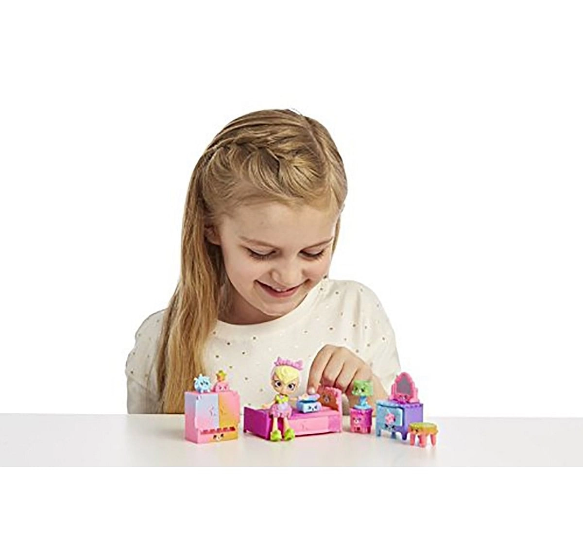 Shopkins Happy Places Rainbow Beach Furniture Set - Sleepy Shores Collectible Dolls for age 4Y+ 