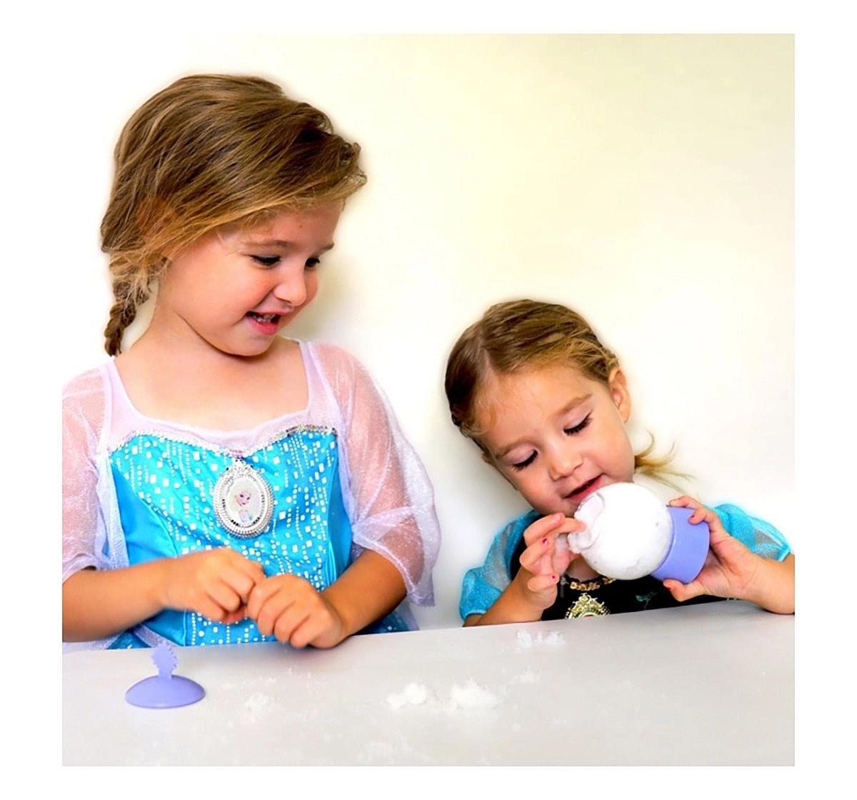 Disney  Frozen 2 Snow Globe Surprise Novelty for Kids age 4Y+ 