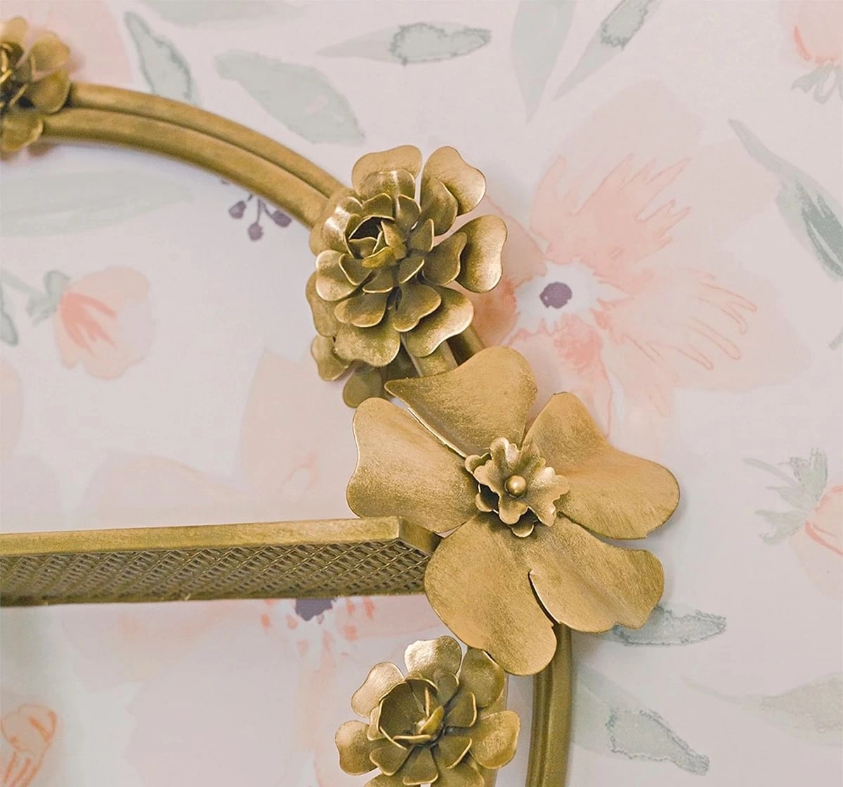 Crane Baby Flower Shelf Wall Dcor 12Y+ Gold