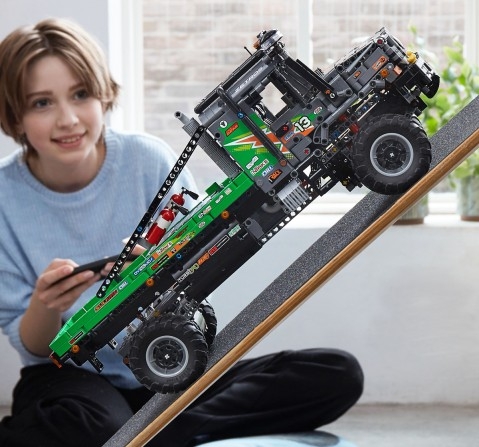 LEGO Technic 4x4 Mercedes Benz Zetros Trial Truck 42129 Building Kit 2,110 Pieces Multicolour 12Y+