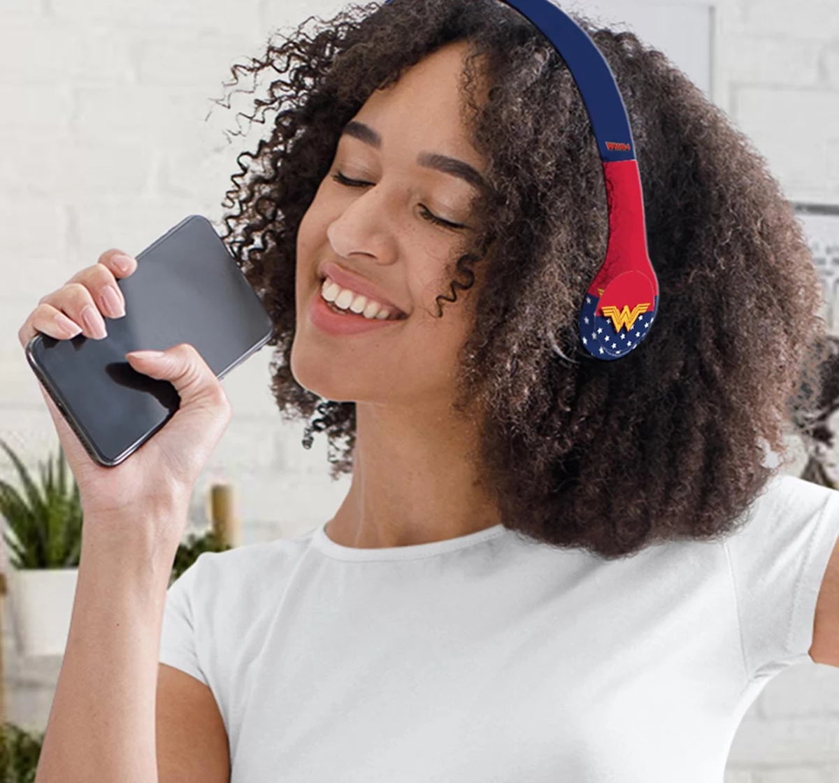Macmerise Classic Wonder Woman Logo P47 Wireless On Ear Headphones Multicolour 12Y+