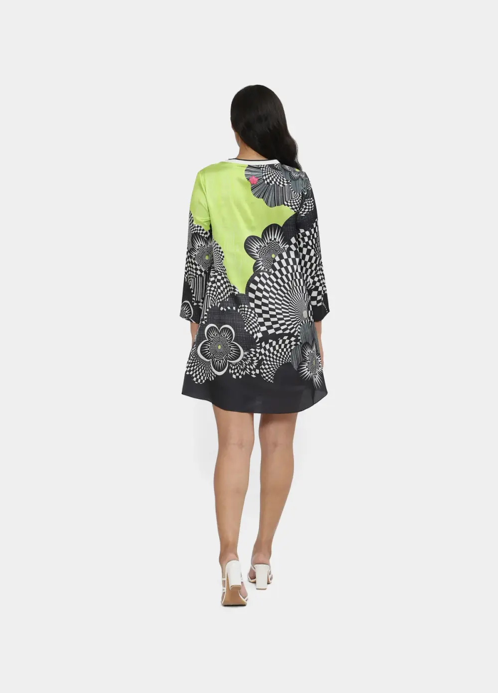 https://cdn.pixelspray.io/v2/black-bread-289bfa/hjn_19/original/product/410387445002/665/410387445001_4_5540.webp