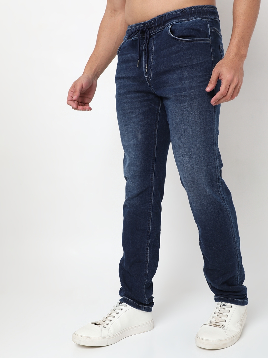 MEN'S SLOW MOTION IN Jeans