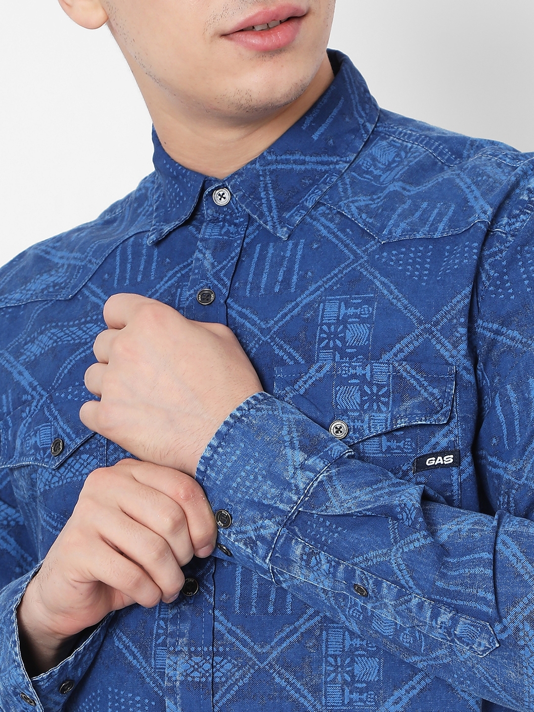 Victor Printed Slim Fit Shirt with Buttoned Flap Pockets