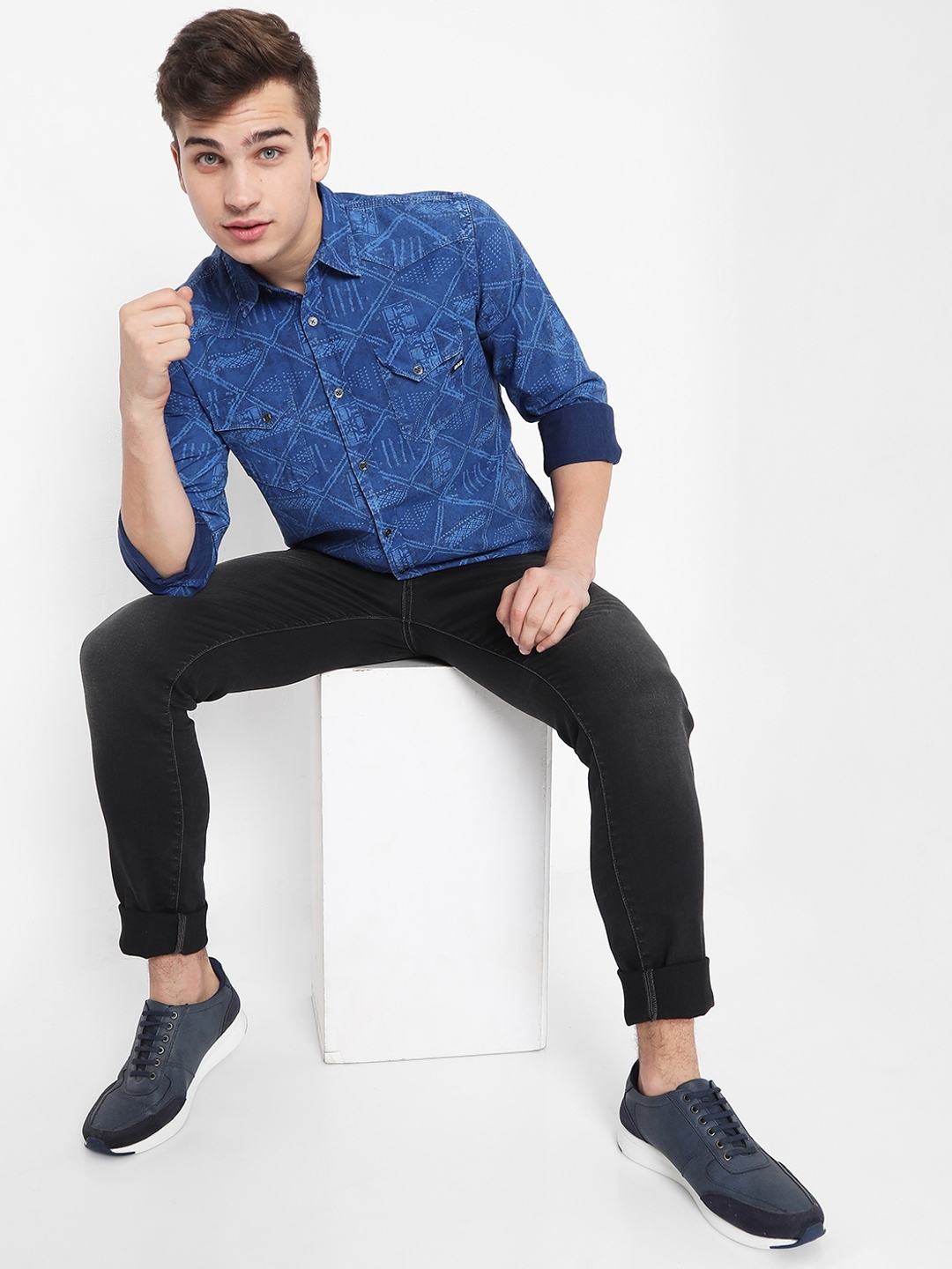 Victor Printed Slim Fit Shirt with Buttoned Flap Pockets