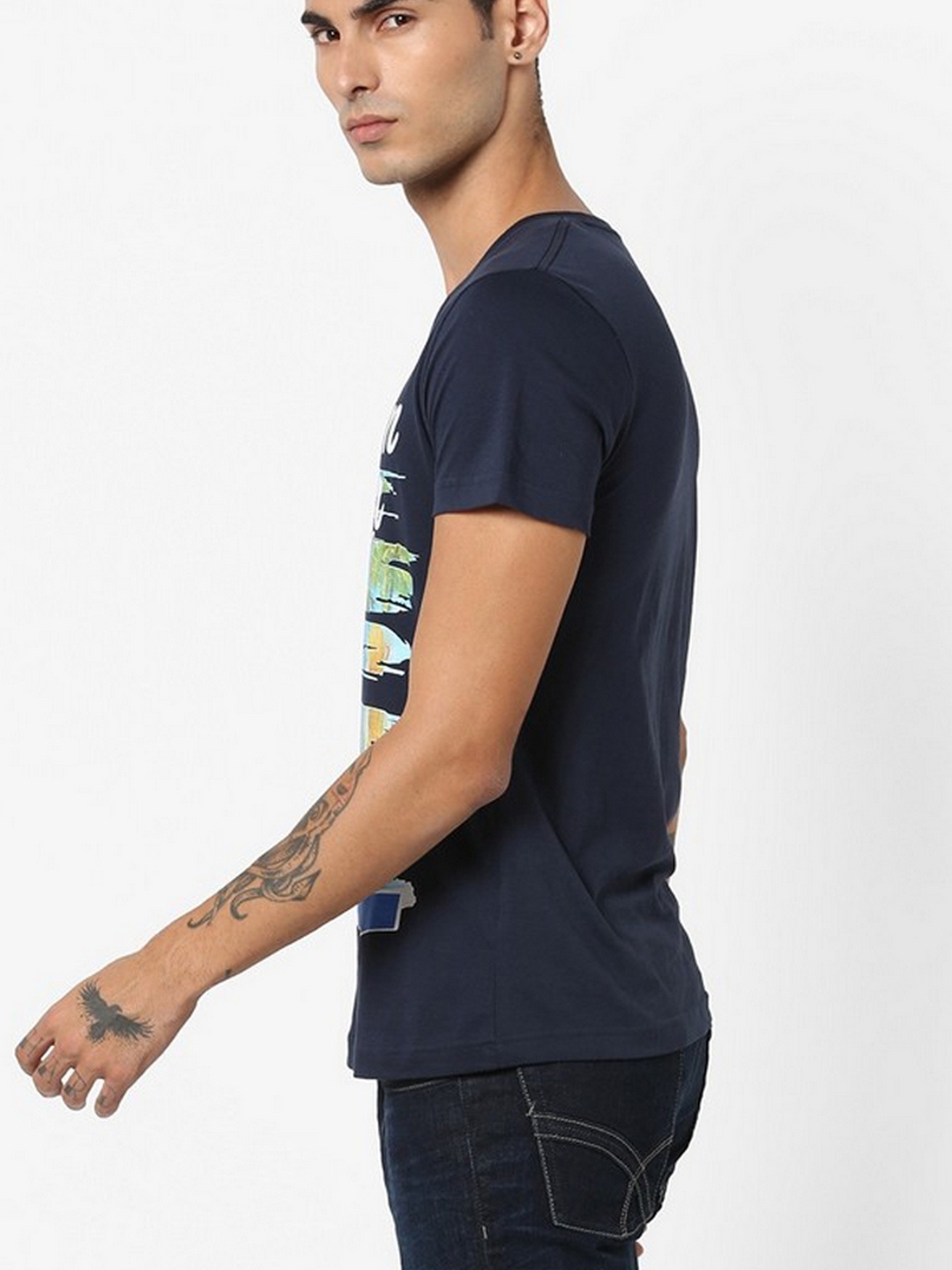 Slim Fit Graphic Print V-neck T-shirt