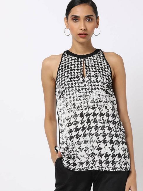 Women's regular fit round neck sleeveless checked Vanesy Top