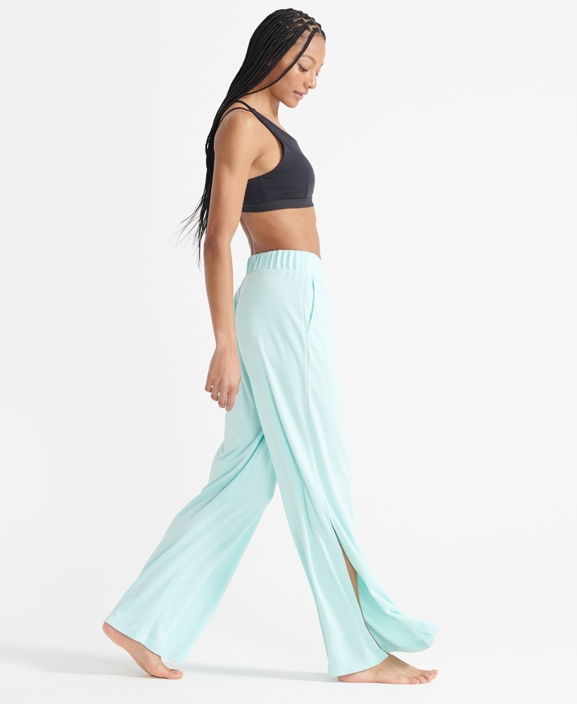 Wide-Leg Pants Are Too Wide