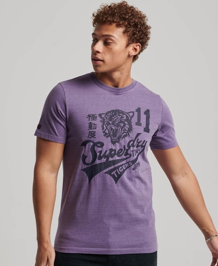 COLLEGE SCRIPTED GRAPHIC MEN'S PURPLE TEE