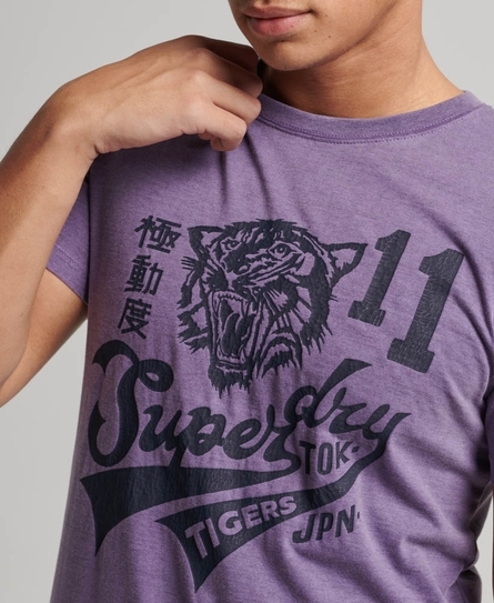 COLLEGE SCRIPTED GRAPHIC MEN'S PURPLE TEE