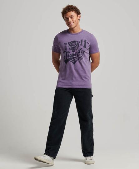 COLLEGE SCRIPTED GRAPHIC MEN'S PURPLE TEE